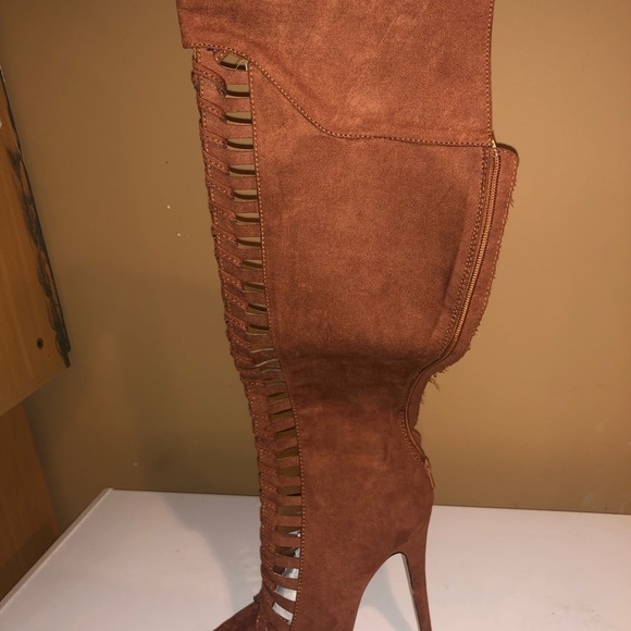 Knee-high boots - Picture 5 of 8